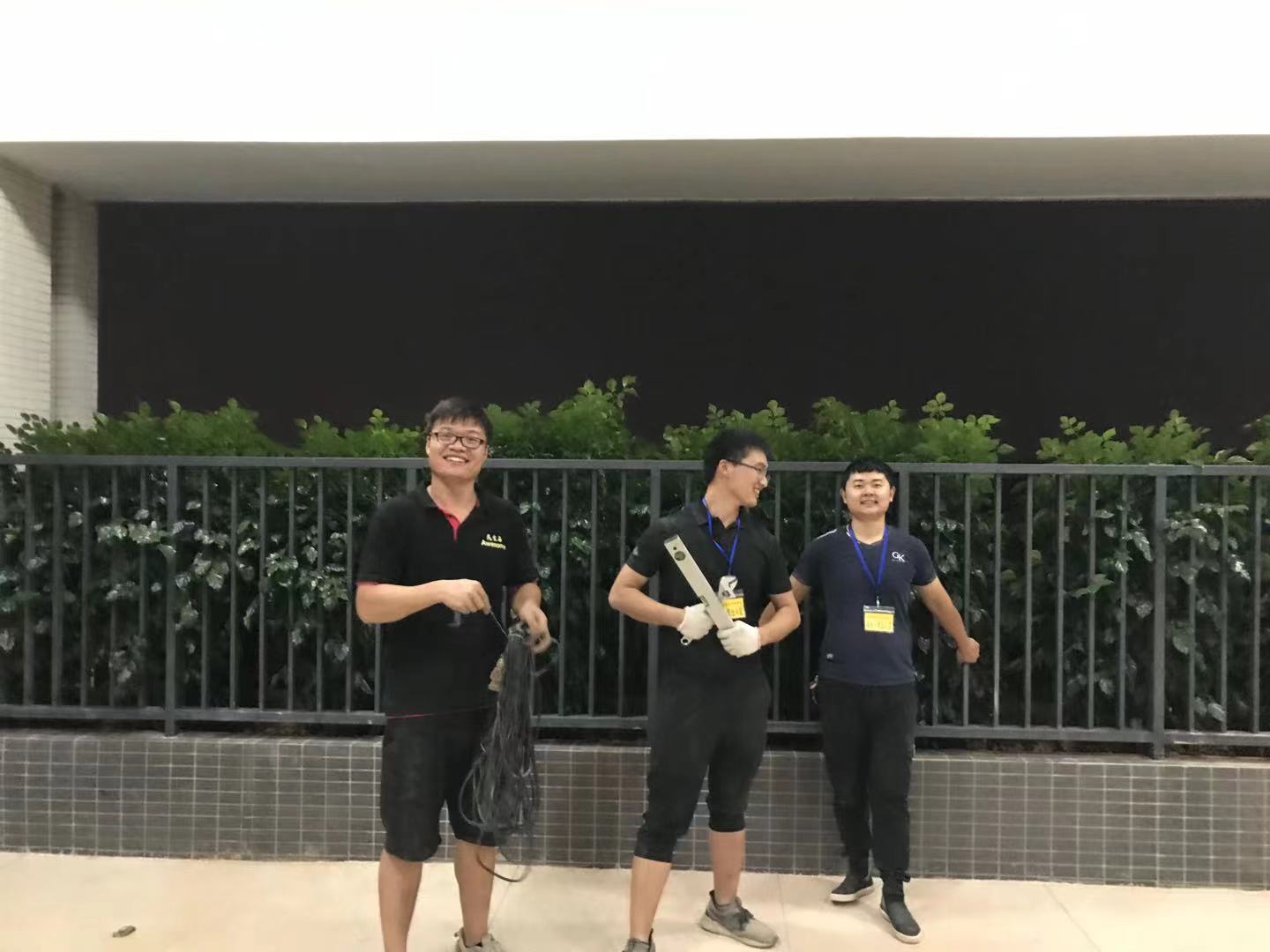 我司承接深圳平湖中學(xué)，制作焊接欄桿3000米，為學(xué)子安全防護保駕護航。