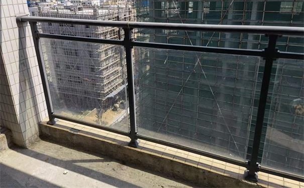 鋁合金玻璃陽(yáng)臺護欄